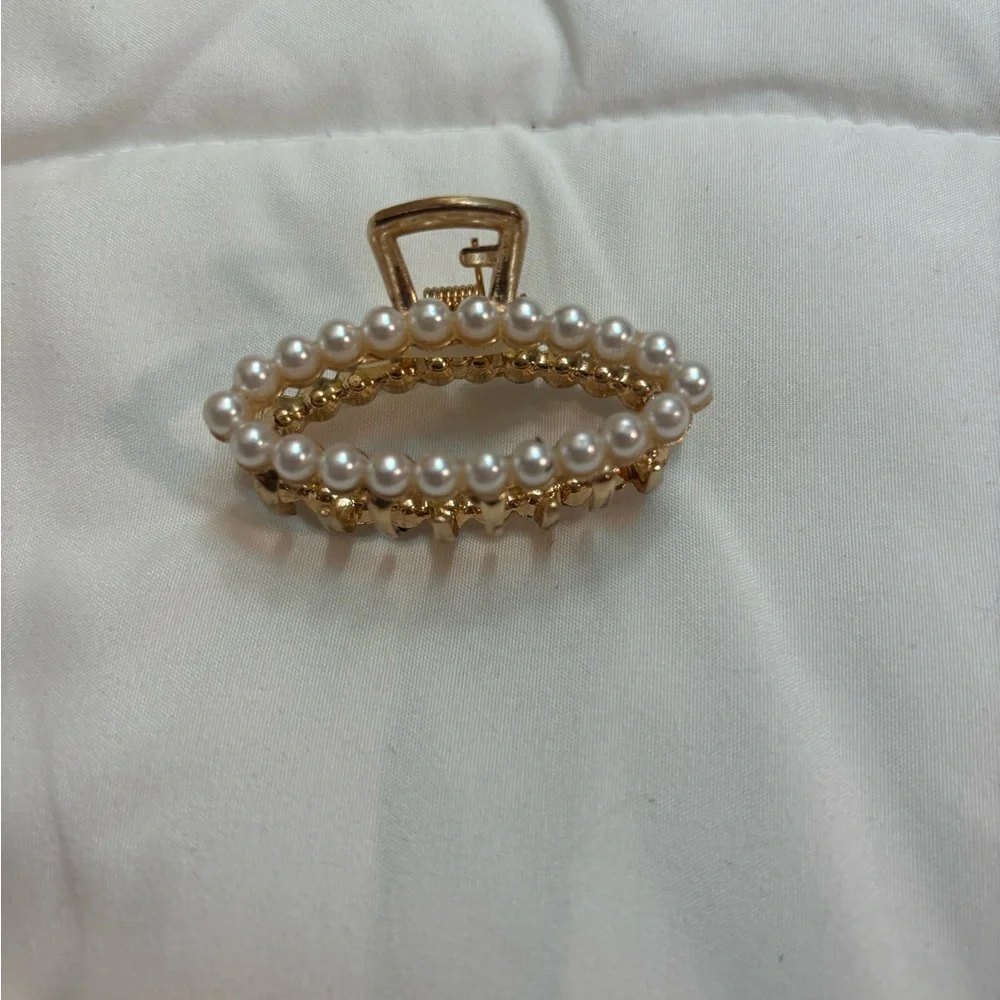 Pearl Jaw Clip Hair Claw Barrette for Women Elegant Grip Hair Accessories